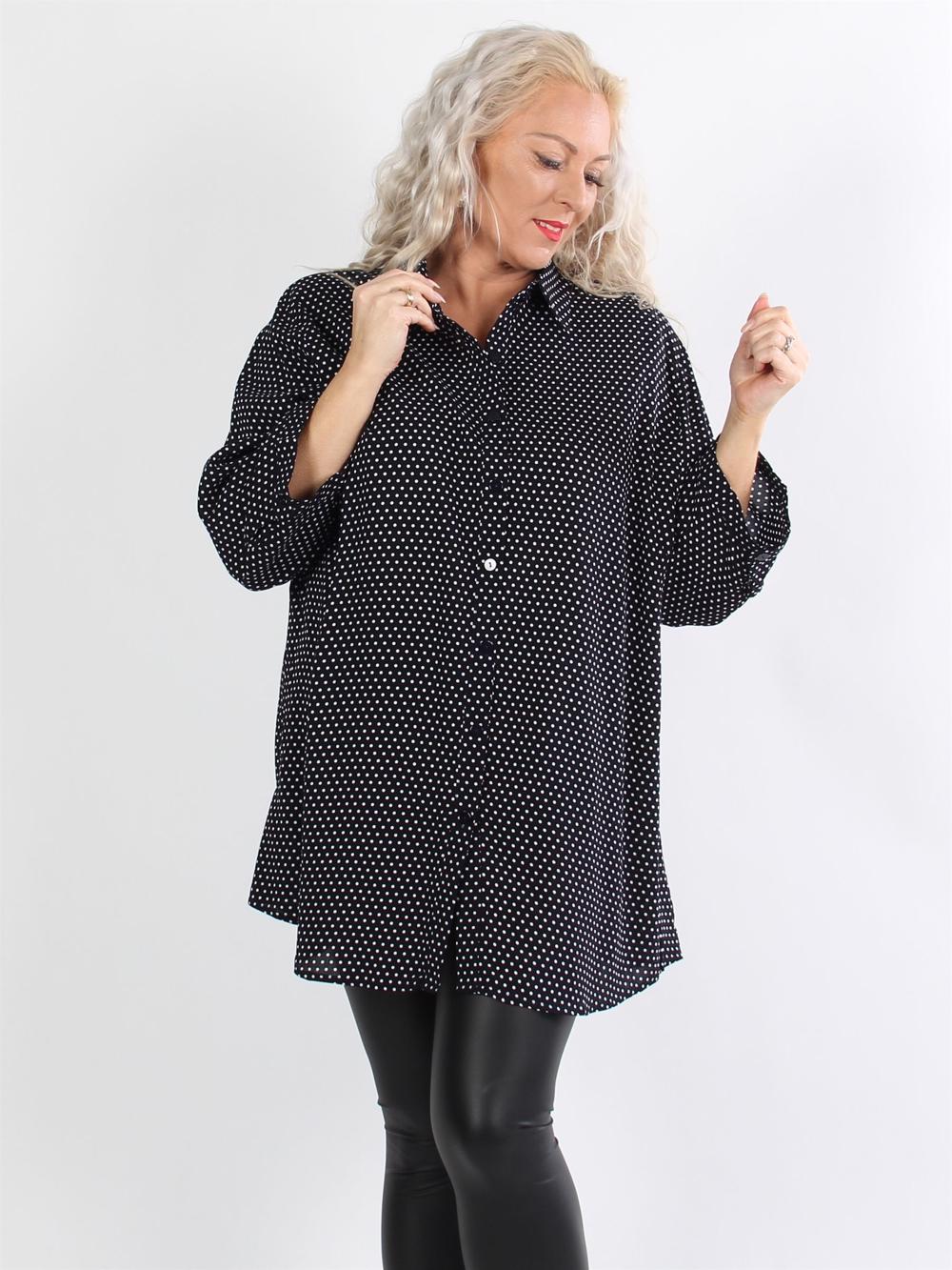 Kerry - Marinblå skjorta med vita prickar och 3/4-ärmar